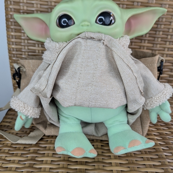 Star Wars The Mandalorian The Child Plush Bundle Baby Yoda Grogu Carrying Bag - Picture 8 of 11